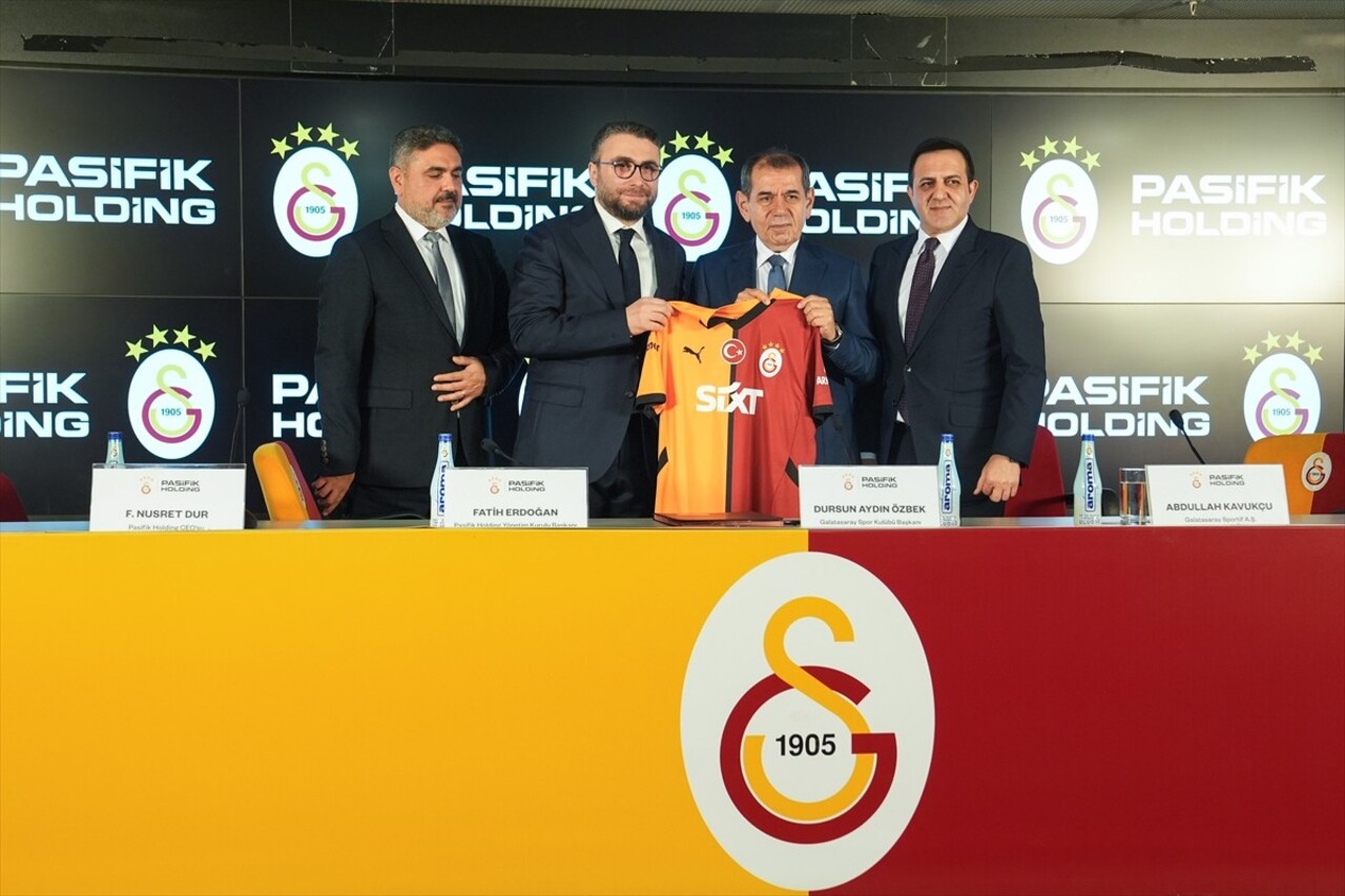 Galatasaray’ın Sırt Sponsoru Pasifik Holding Oldu