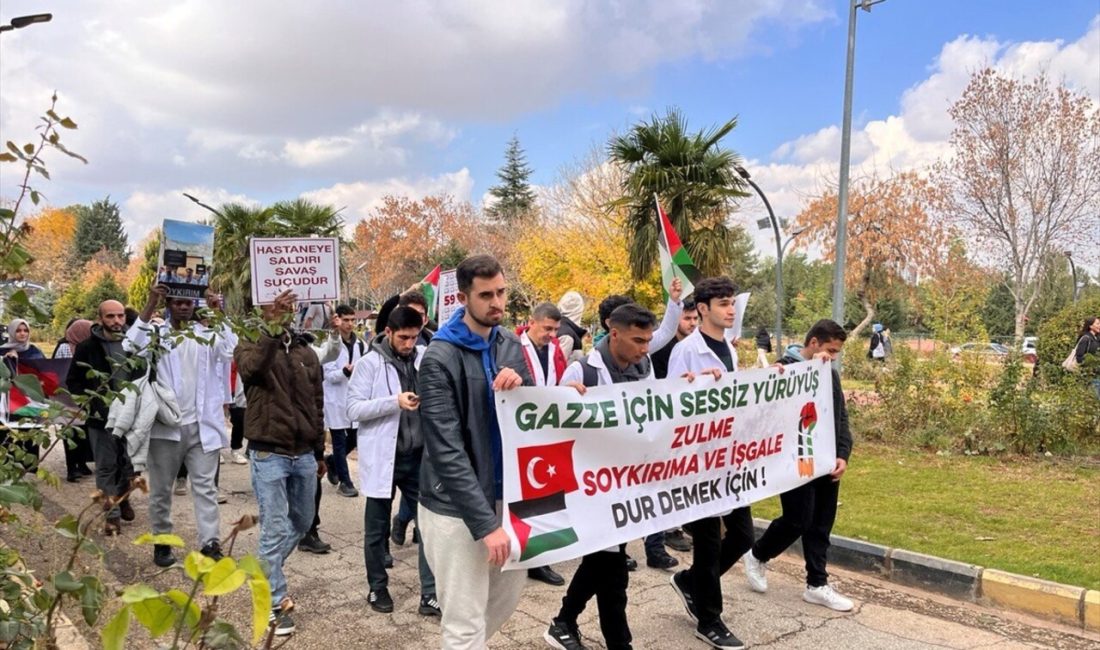 Gaziantep Üniversitesi'nde üniversite öğrencileri,