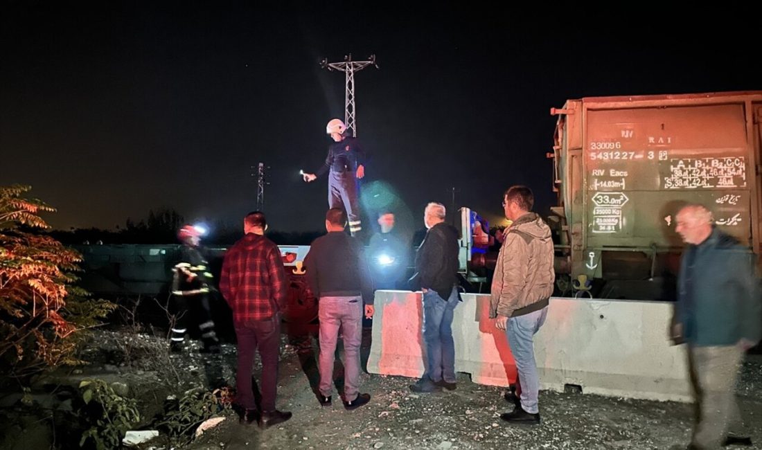 Dörtyol'da yük treninin çarptığı