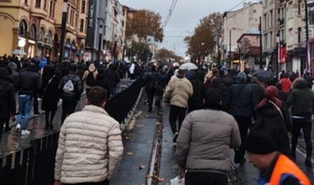 İstanbul'da arızalanan tramvay, yolcuları