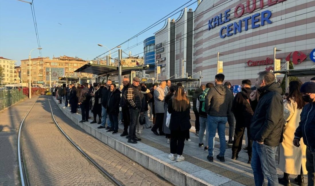 İstanbul'da sabah saatlerinde toplu