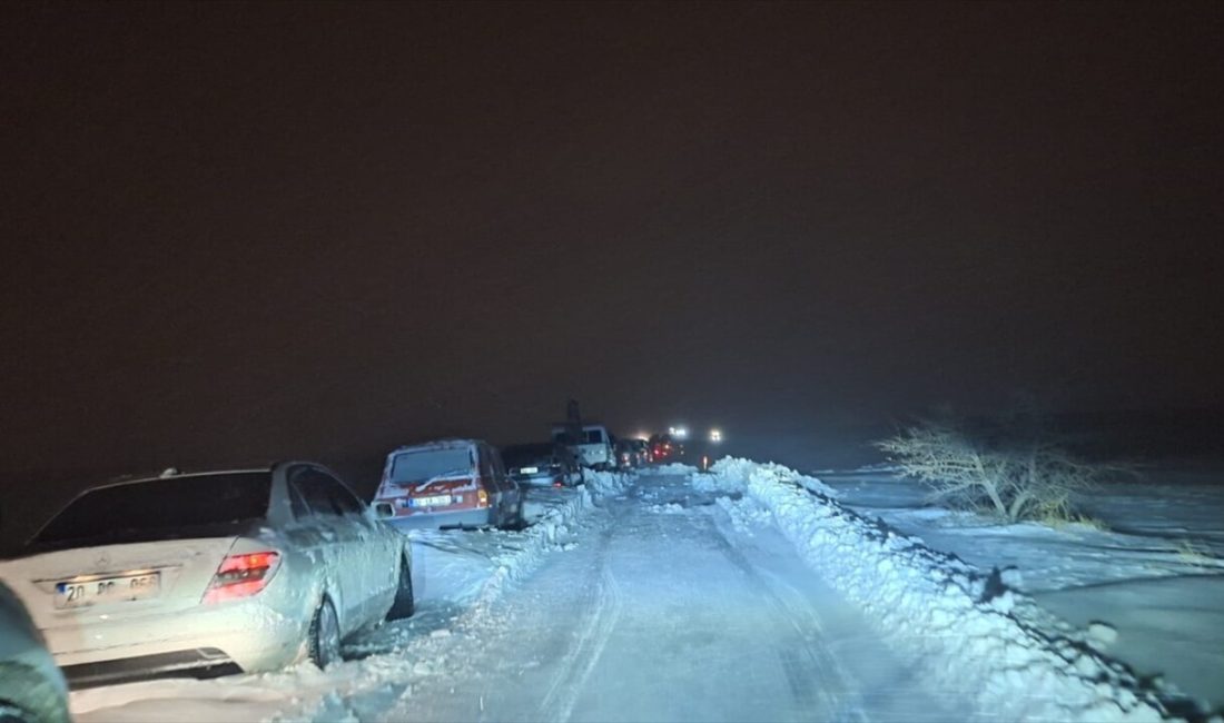 Kayseri'de tipi nedeniyle yolda