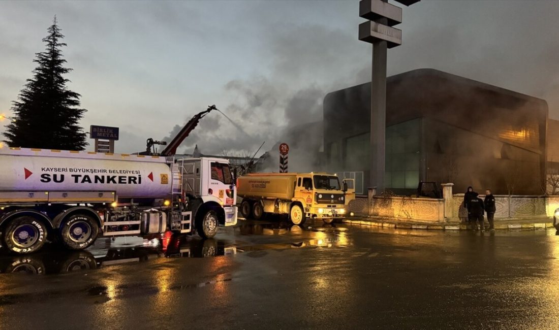 Kayseri'de bir mobilya fabrikasında