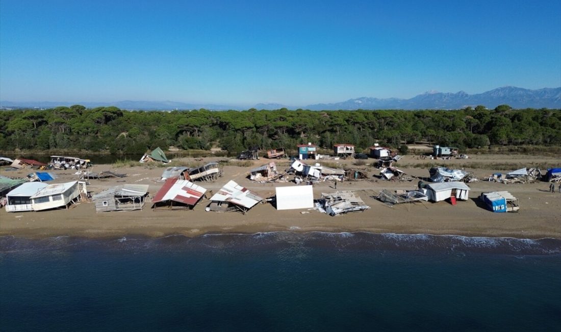 Antalya'nın Kumköy sahilinde, doğal