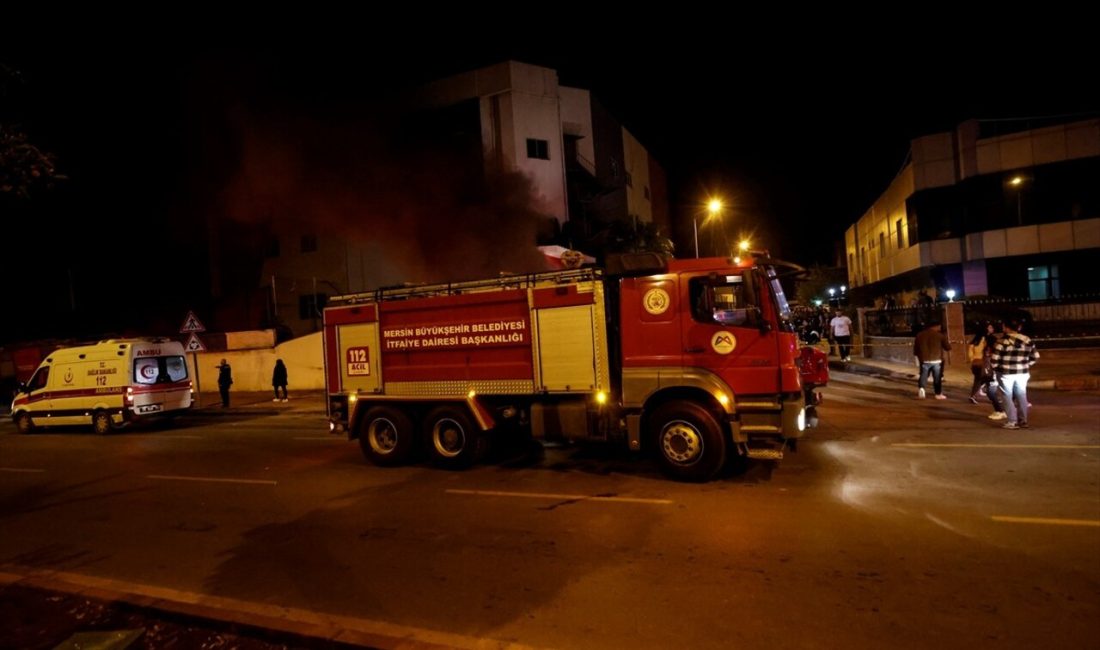 Mersin'deki tekstil fabrikasında çıkan