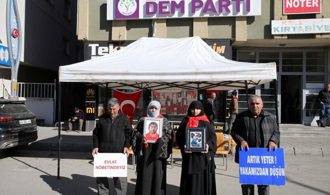 Muş'taki aileler, çocuklarını PKK'dan