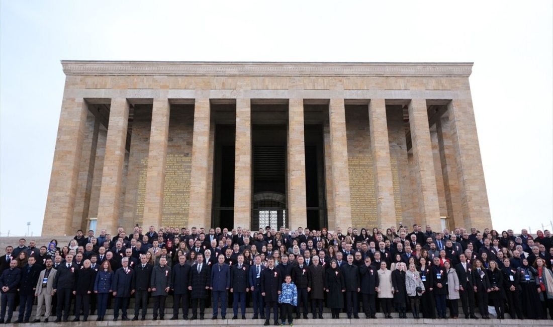 Bakan Tekin, öğretmenlerle birlikte