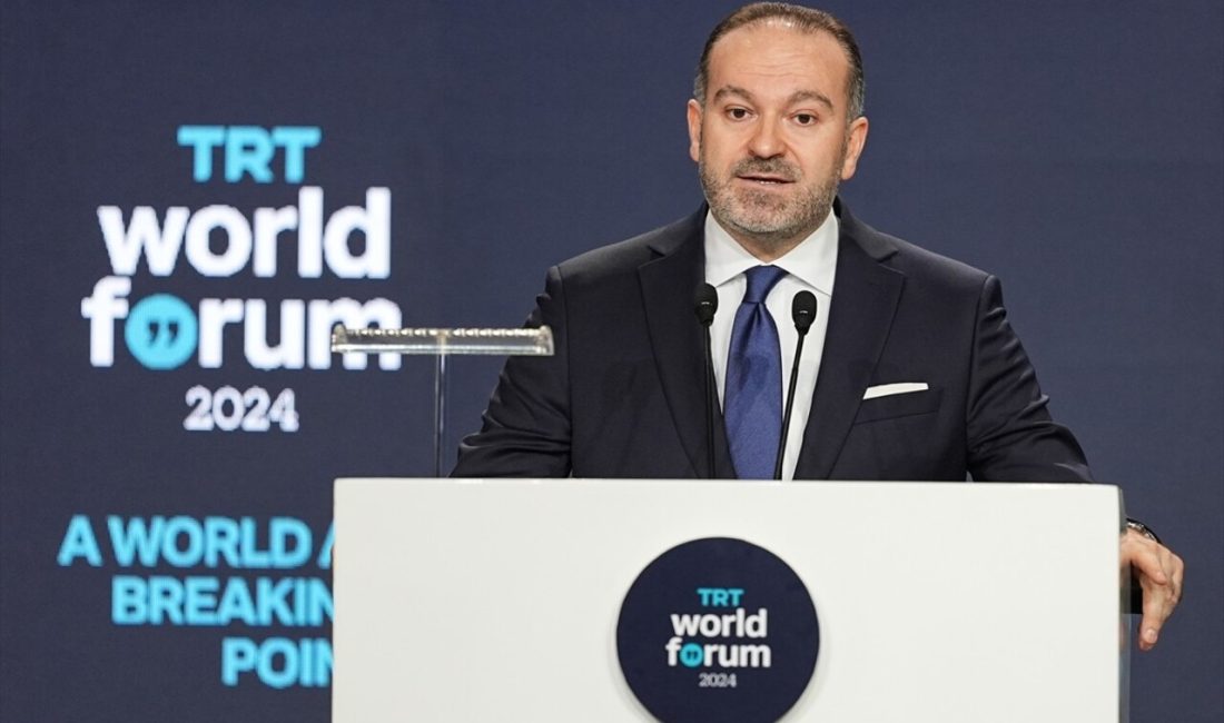 TRT World Forum'da konuşan