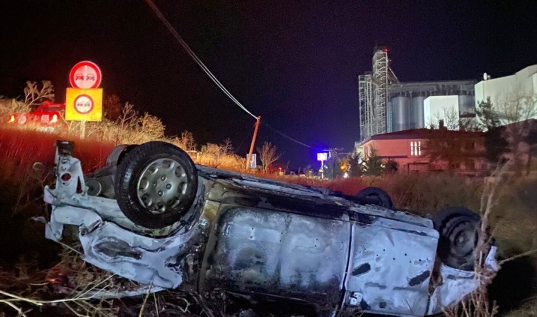 Hayrabolu'da devrilen otomobildeki sürücü