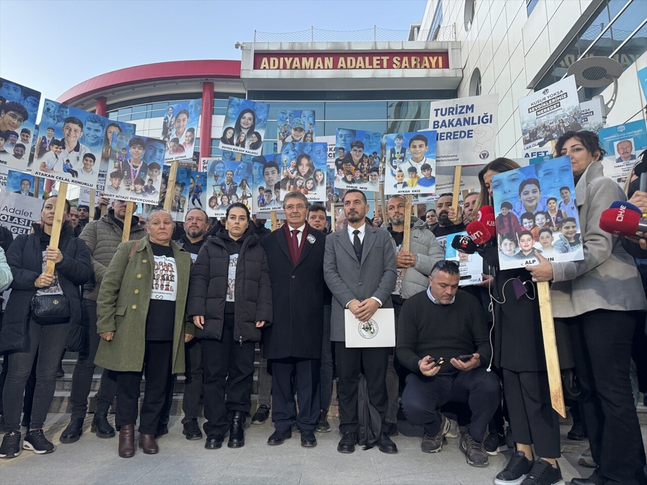 Adıyaman'da, Kahramanmaraş merkezli 6 Şubat 2023'teki depremlerde yıkılan, 72 kişinin hayatını...