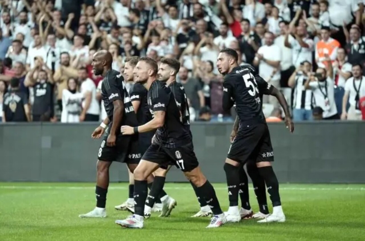 Beşiktaş, biletlerini kesti 4 oyuncuya yol göründü